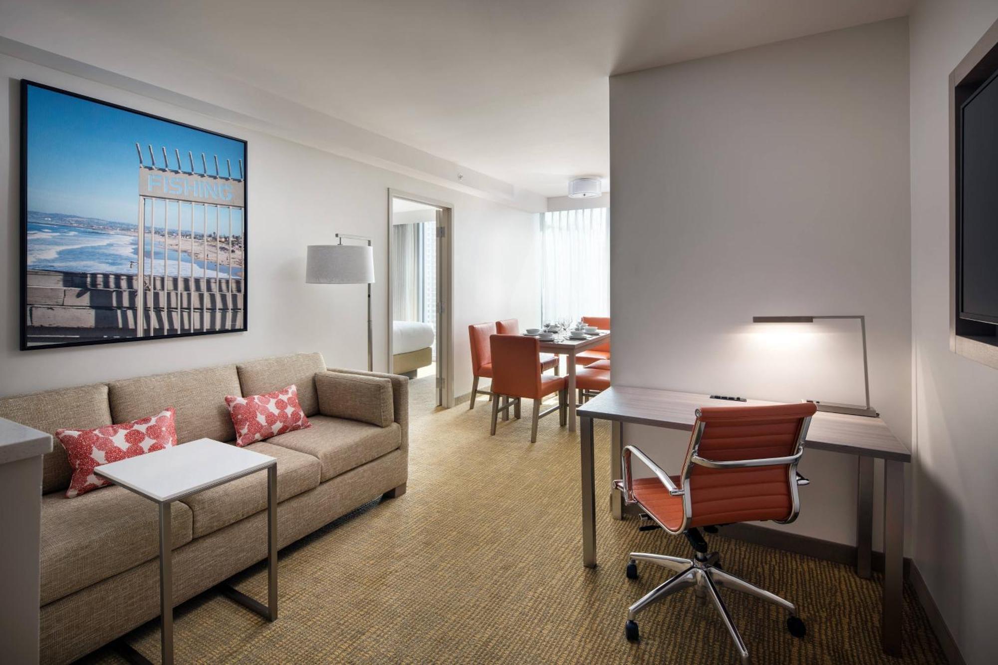 Hotel By Marriott Downtown/bayfront 3*